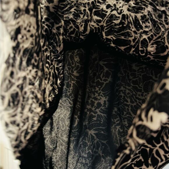 Style & Co. Black and White Fitted Blouse with V-Neck - Picture 7 of 8